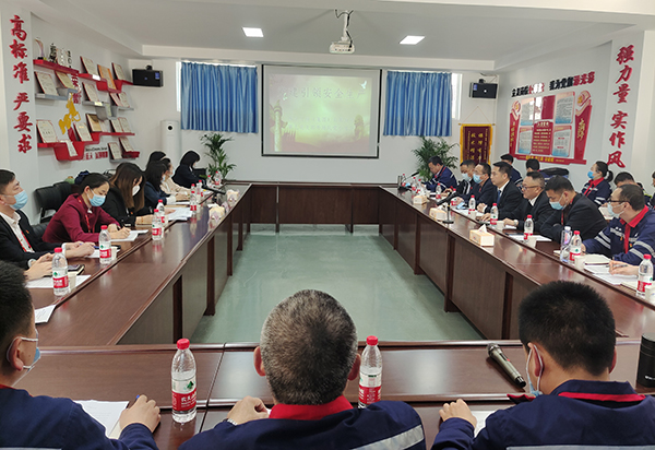 1647246032910165.jpg 第九黨支部召開外場隊(duì)黨小組黨建引領(lǐng)安全生產(chǎn)專題會議.jpg