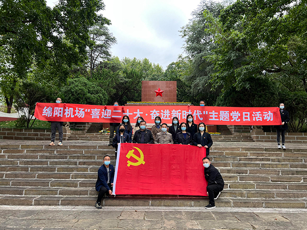 第一、第十三、第十七黨支部聯(lián)合開展“喜迎二十大·奮進新時代”主題黨日活動.jpg