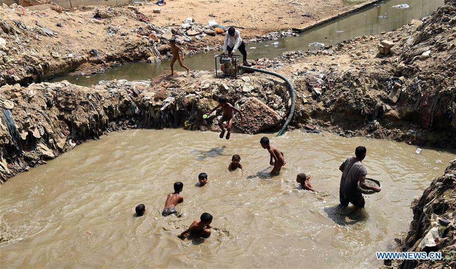 INDIA-NEW DELHI-HIGH TEMPERATURE