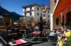 群山環(huán)抱風(fēng)光旖旎