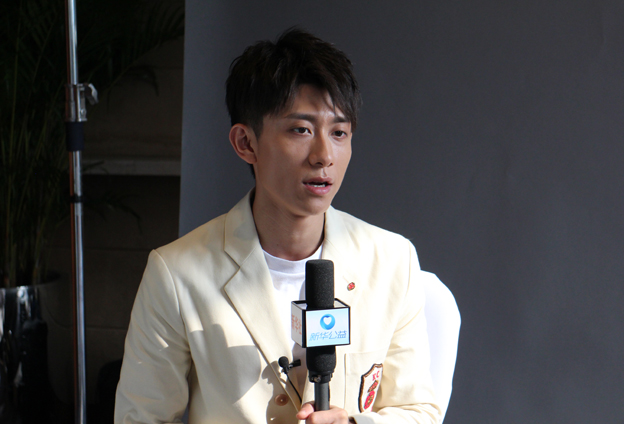 國有棟梁，大愛無疆；爾如嫩草，小愛芬芳。