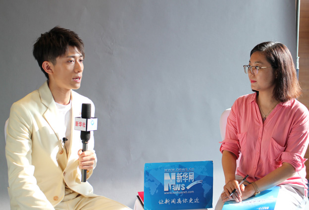 希望我們能一起走上這條公益的道路，而且堅(jiān)持到底。