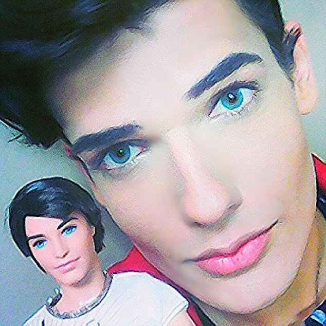 巴西男?；ㄙM(fèi)31萬(wàn)元整容成&ldquo;芭比男友&rdquo;