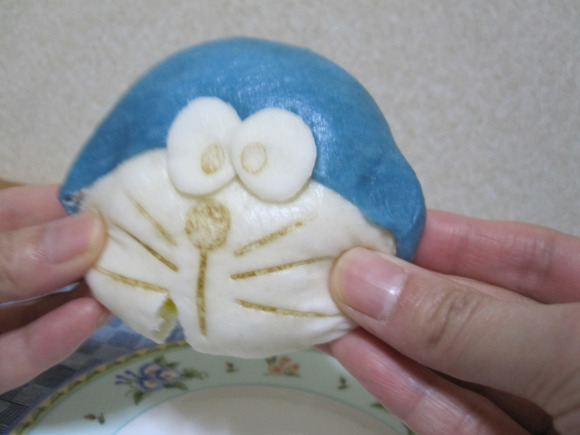 不忍下口！日便利店推出機(jī)器貓饅頭【圖】