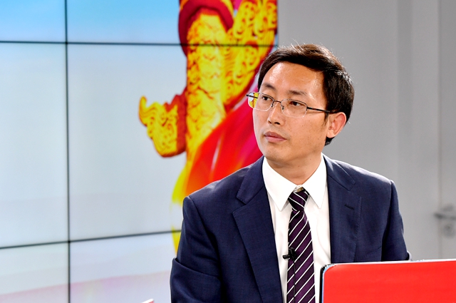 繼往是為了開來，那么開什么來？我們的未來是什么？我們現(xiàn)在站在什么歷史方位上？往哪里去走？