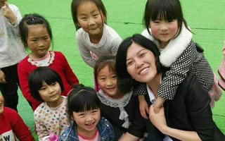 “我可以叫你媽媽嗎？”——一位基層女代表和她的希望小學(xué)