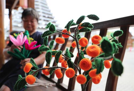 撐起防貧傘，擋住風(fēng)和雨