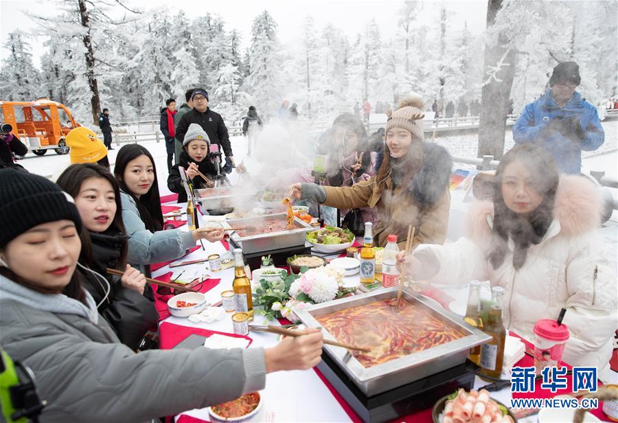 (社會)(2)暢游冰雪瓦屋山
