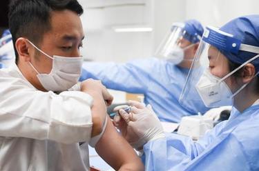 北京王府井:下樓就能打疫苗