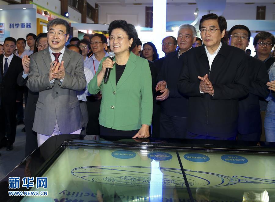 （新華網(wǎng)）劉延?xùn)|、郭金龍參加2016年全國科技活動(dòng)周活動(dòng)