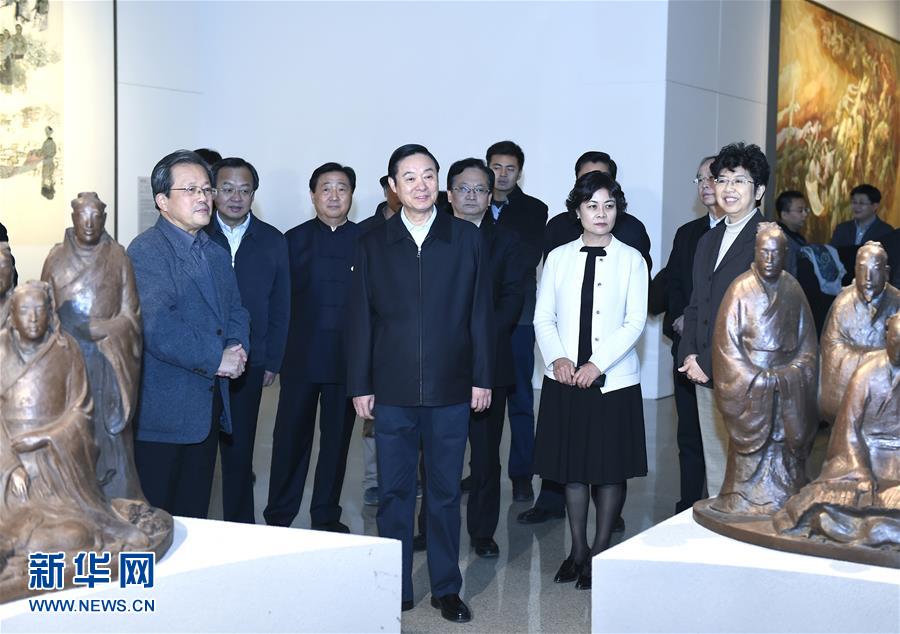 12月6日，中共中央政治局委員、中央書記處書記、中宣部部長劉奇葆在北京參觀中華文明歷史題材美術(shù)創(chuàng)作工程入選作品展覽。 新華社記者張領(lǐng)攝