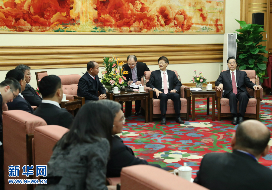 12月27日，中共中央政治局委員、中央政法委書(shū)記孟建柱在北京集體會(huì)見(jiàn)出席湄公河流域執(zhí)法安全合作機(jī)制成立五周年部長(zhǎng)級(jí)會(huì)議的各國(guó)代表團(tuán)團(tuán)長(zhǎng)。新華社記者 王曄 攝 