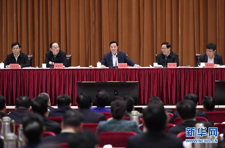 4月7日，全國創(chuàng)建文明城市工作經(jīng)驗(yàn)交流會(huì)在江蘇張家港市召開，中共中央政治局委員、中宣部部長、中央文明委副主任劉奇葆出席會(huì)議并講話。新華社記者 燕雁 攝
