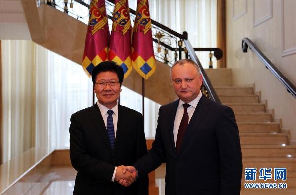 （XHDW）（1）摩爾多瓦總統(tǒng)多東、總理菲利普會(huì)見張春賢