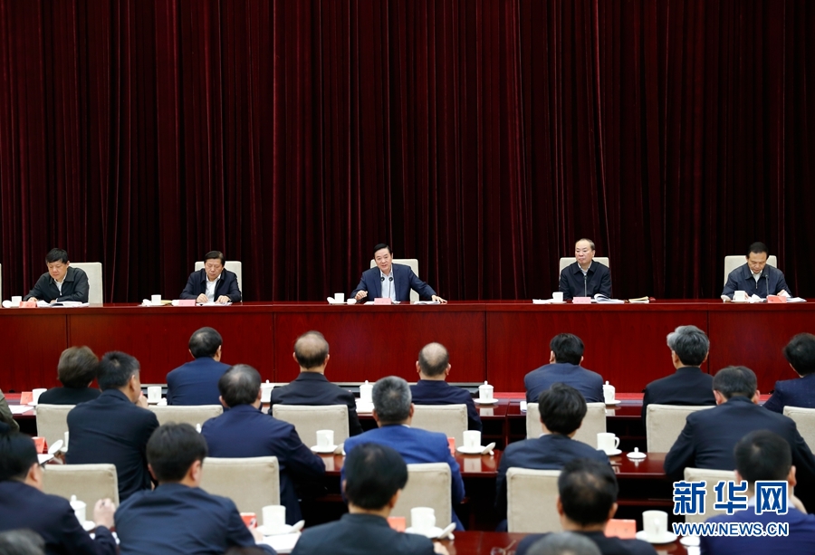 4月13日，中央宣傳部、中央政法委在北京召開貫徹落實《關于進一步把社會主義核心價值觀融入法治建設的指導意見》電視電話會議。中共中央政治局委員、中央書記處書記、中宣部部長劉奇葆出席會議并講話。新華社記者丁海濤攝