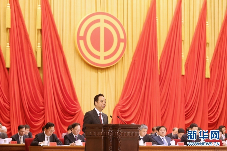 4月27日，慶祝“五一”國(guó)際勞動(dòng)節(jié)暨全國(guó)五一勞動(dòng)獎(jiǎng)和全國(guó)工人先鋒號(hào)表彰大會(huì)在北京人民大會(huì)堂舉行。中共中央政治局委員、中華全國(guó)總工會(huì)主席李建國(guó)出席大會(huì)并講話。新華社記者 才揚(yáng) 攝 