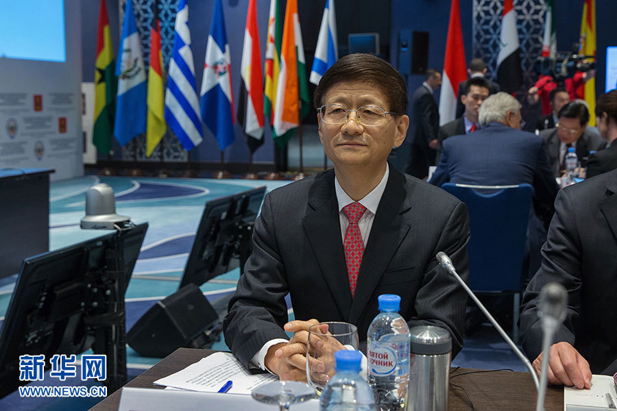 5月24日，在俄羅斯扎維多沃，中共中央政治局委員、中央政法委書記孟建柱出席國(guó)際安全事務(wù)高級(jí)代表會(huì)議。 5月24日，中共中央政治局委員、中央政法委書記孟建柱在俄羅斯出席國(guó)際安全事務(wù)高級(jí)代表會(huì)議，就加強(qiáng)國(guó)際執(zhí)法安全合作、防范打擊恐怖主義作主旨發(fā)言。來(lái)自95個(gè)國(guó)家和國(guó)際組織的代表參加會(huì)議。新華社記者白雪騏攝