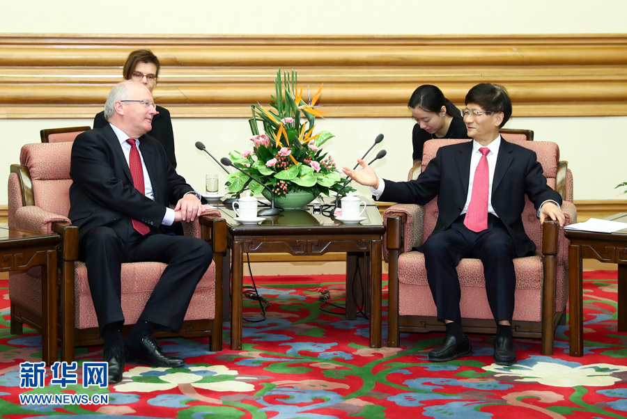 6月15日，中共中央政治局委員、中央政法委書記孟建柱在北京會(huì)見德國聯(lián)邦總理府情報(bào)國務(wù)秘書弗里徹。 新華社記者 謝環(huán)馳 攝