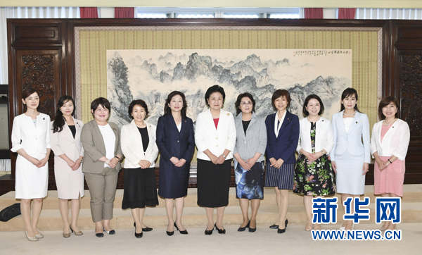 　　7月12日，國務(wù)院副總理劉延?xùn)|在北京會見以日本自民黨前總務(wù)會長野田圣子為首的日本執(zhí)政黨女國會議員代表團一行。 新華社記者 高潔 攝