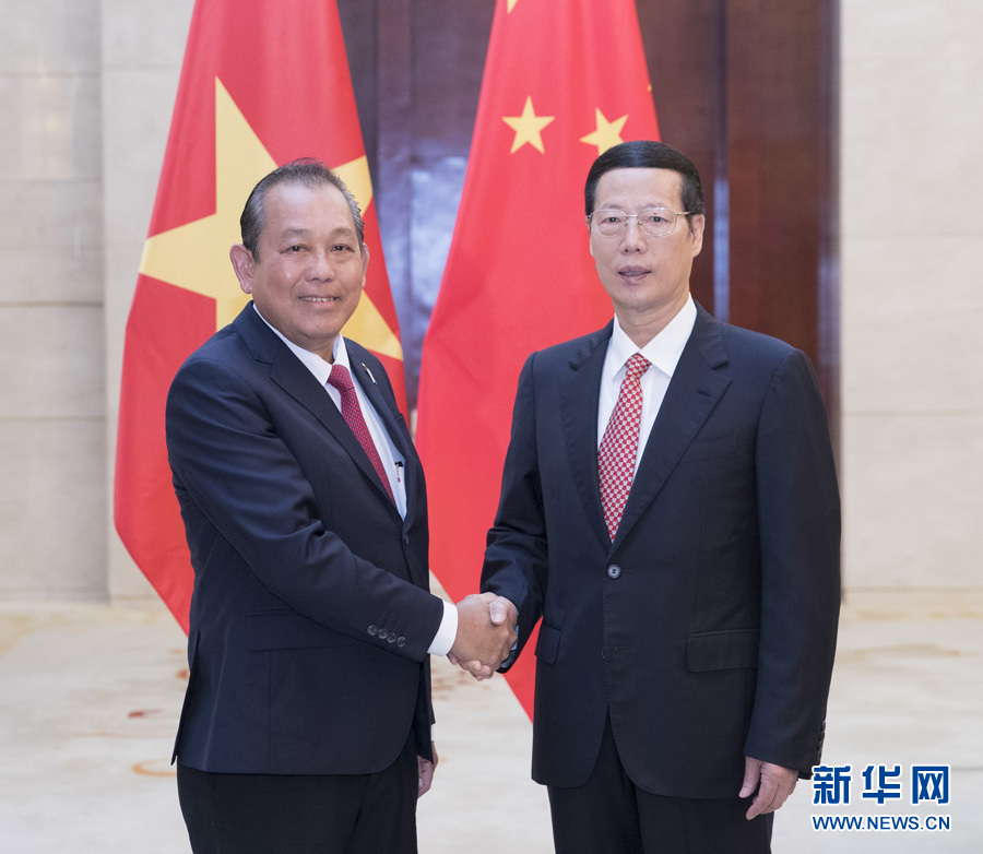  9月11日，中共中央政治局常委、國(guó)務(wù)院副總理張高麗在廣西南寧會(huì)見(jiàn)前來(lái)出席第十四屆中國(guó)－東盟博覽會(huì)和中國(guó)－東盟商務(wù)與投資峰會(huì)的越南常務(wù)副總理張和平。新華社記者王曄攝