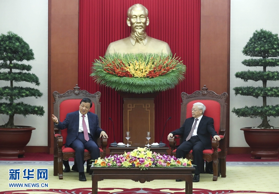 應(yīng)越南共產(chǎn)黨邀請(qǐng)，中共中央政治局常委、中央書記處書記劉云山9月18日至19日對(duì)越南進(jìn)行正式訪問。這是9月18日，劉云山在河內(nèi)會(huì)見越共中央總書記阮富仲。 新華社記者 龐興雷 攝