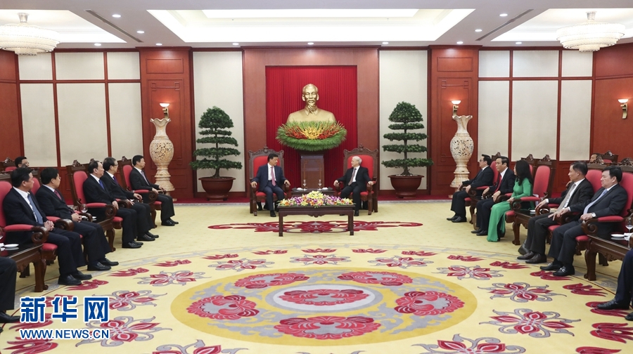 應(yīng)越南共產(chǎn)黨邀請(qǐng)，中共中央政治局常委、中央書記處書記劉云山9月18日至19日對(duì)越南進(jìn)行正式訪問。這是9月18日，劉云山在河內(nèi)會(huì)見越共中央總書記阮富仲。 新華社記者 龐興雷 攝