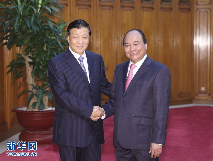 應(yīng)越南共產(chǎn)黨邀請(qǐng)，中共中央政治局常委、中央書記處書記劉云山9月18日至19日對(duì)越南進(jìn)行正式訪問。這是9月19日，劉云山在河內(nèi)會(huì)見越南總理阮春福。 新華社記者 丁林 攝