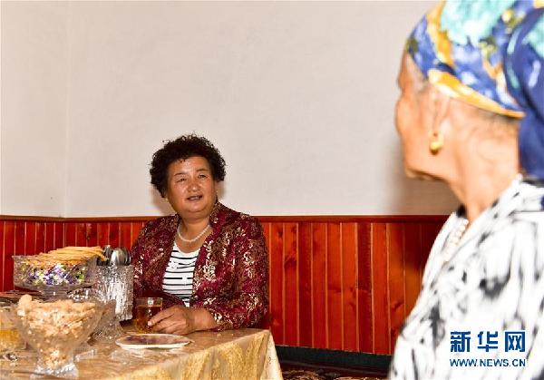 (十九大代表風(fēng)采·圖文互動)(3)“農(nóng)民”李元敏:打造村民引以為豪的新“蓋買”