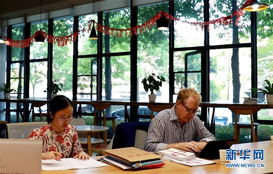 （十九大時(shí)光·圖文互動(dòng)）（1）中國(guó)成就，世界矚目——來(lái)自基層蹲點(diǎn)現(xiàn)場(chǎng)的報(bào)道