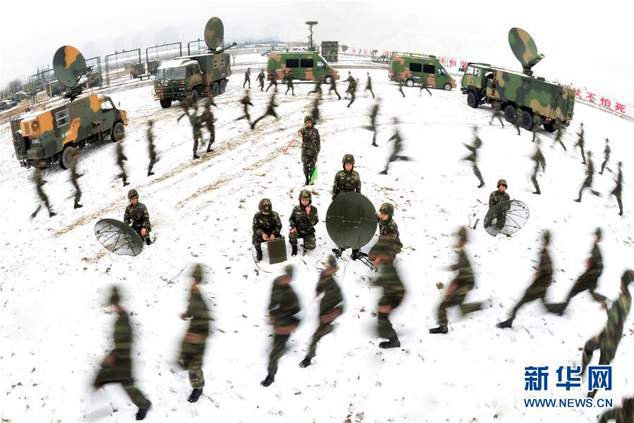 （新華全媒頭條·圖文互動）（9）備戰(zhàn)踏上新起點，練兵展現(xiàn)新氣象——2018中國軍隊新年開訓(xùn)全景大掃描