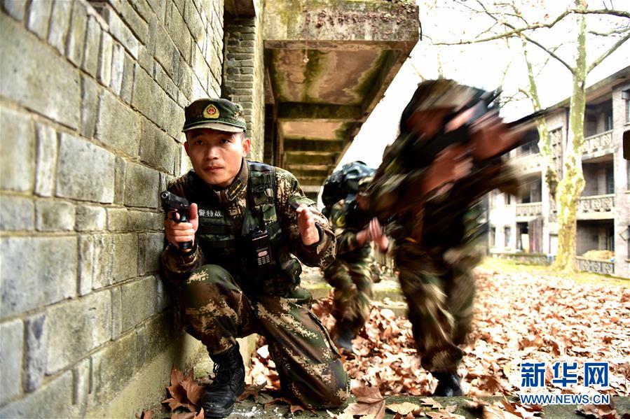 （新華全媒頭條·圖文互動）（11）備戰(zhàn)踏上新起點，練兵展現(xiàn)新氣象——2018中國軍隊新年開訓(xùn)全景大掃描