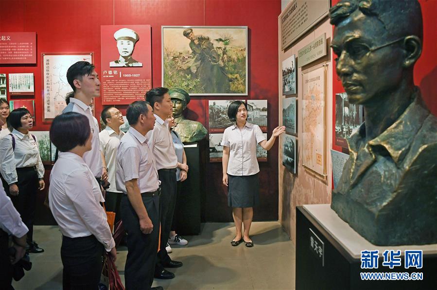 (新華全媒頭條·圖文互動(dòng))(7)全黨來一個(gè)大學(xué)習(xí)——新時(shí)代中國共產(chǎn)黨人的理論自覺