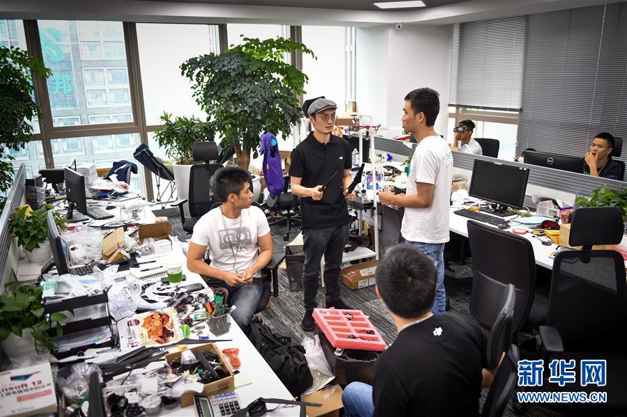 (新華全媒頭條·壯闊東方潮 奮進新時代——慶祝改革開放40年·圖文互動)(7)從追趕時代到引領時代——從深圳發(fā)展奇跡看中國改革開放40年