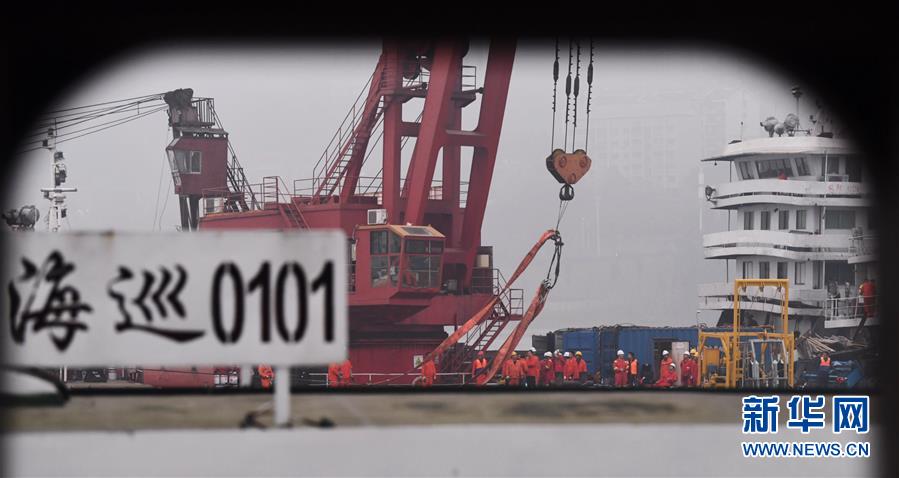 (重慶公交車墜江事故·后續(xù))(5)重慶萬州墜江公交車按計(jì)劃今晚將被打撈出水