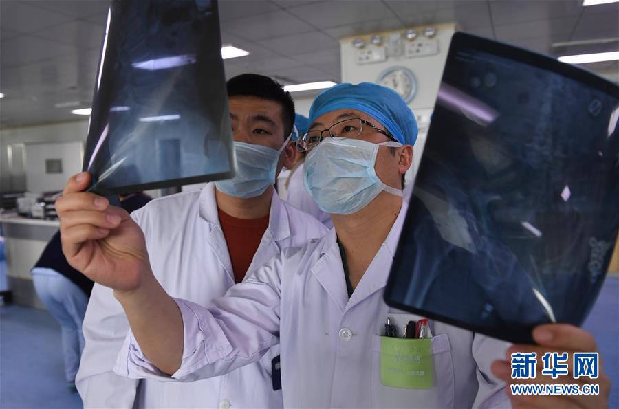 (新華全媒頭條·響水化工廠爆炸事故·圖文互動)(6)為了617個生命的賽跑——江蘇響水爆炸事故傷員救治一線實(shí)錄