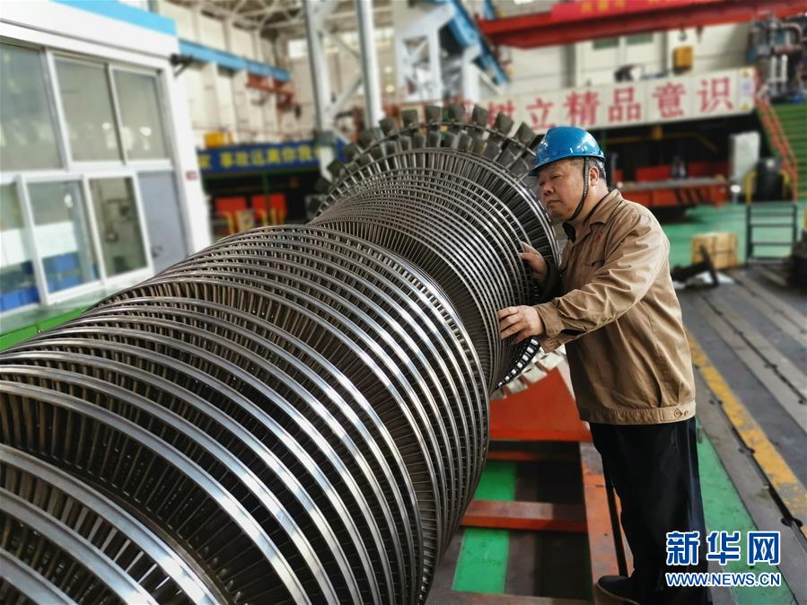 (勞動者風采·圖文互動)(1)練就毫厘“繡花功”——記杭汽輪“金藍領”吳國林