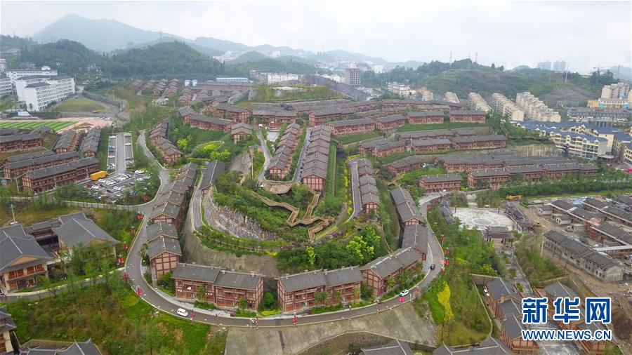 （壯麗70年&middot;奮斗新時(shí)代&middot;圖文互動）（3）奮進(jìn)的阿妹戚托&mdash;&mdash;貴州三寶彝族鄉(xiāng)整鄉(xiāng)搬遷見聞