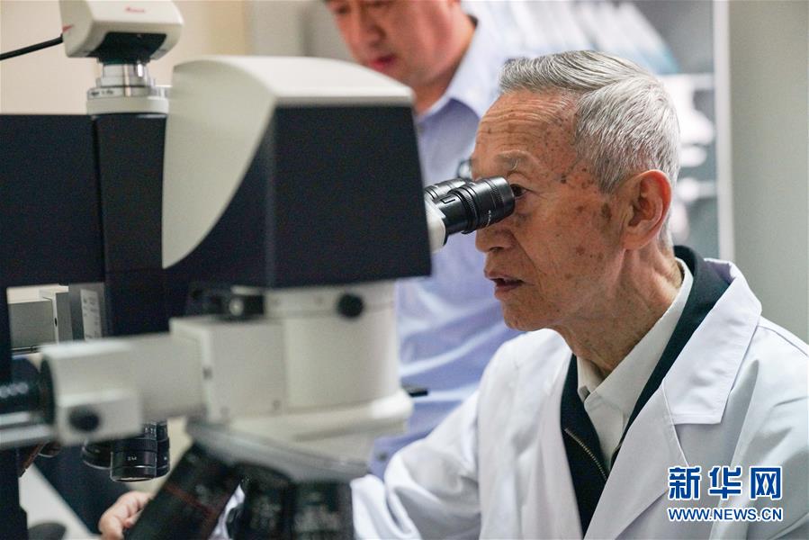 (新華全媒頭條·時代先鋒·圖文互動)(3)傳奇的英雄 無悔的忠誠——記刑偵痕跡檢驗專家崔道植