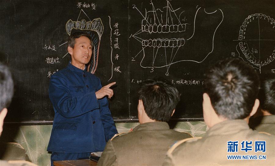 (新華全媒頭條·時代先鋒·圖文互動)(10)傳奇的英雄 無悔的忠誠——記刑偵痕跡檢驗專家崔道植