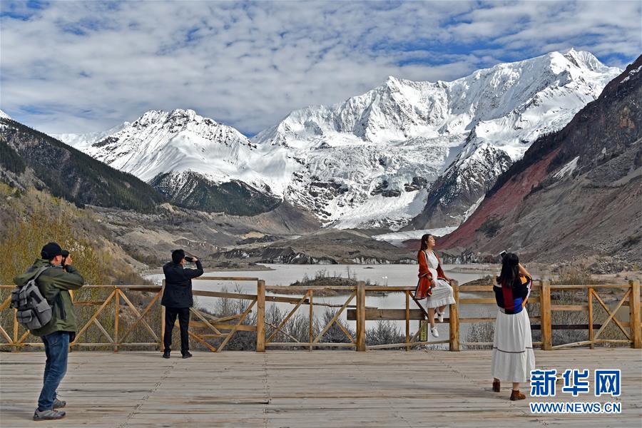 （壯麗70年&middot;奮斗新時(shí)代&middot;圖文互動(dòng)）（5）駛向幸福的&ldquo;天路&rdquo;&mdash;&mdash;川藏公路藏區(qū)變遷
