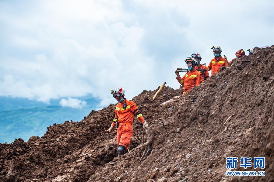 （新華全媒頭條&middot;圖文互動）（3）有一絲希望，就盡百倍努力&mdash;&mdash;貴州水城&ldquo;7&middot;23&rdquo;特大山體滑坡72小時救援紀實