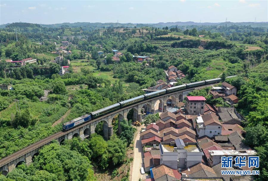 （壯麗70年·奮斗新時(shí)代——共和國(guó)發(fā)展成就巡禮）（3）人暢其行、貨暢其流——共和國(guó)交通運(yùn)輸業(yè)發(fā)展成就巡禮