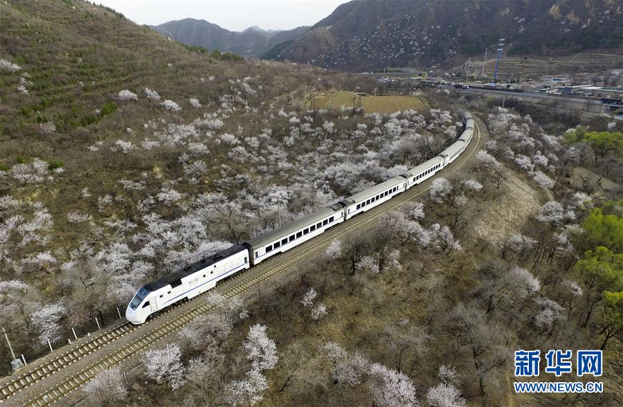 （壯麗70年·奮斗新時(shí)代——共和國(guó)發(fā)展成就巡禮）（12）人暢其行、貨暢其流——共和國(guó)交通運(yùn)輸業(yè)發(fā)展成就巡禮