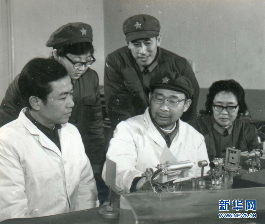 （愛(ài)國(guó)情 奮斗者·圖文互動(dòng)）（1）永不停轉(zhuǎn)的“陀螺”——追記中國(guó)工程院院士、國(guó)防科技大學(xué)教授高伯龍