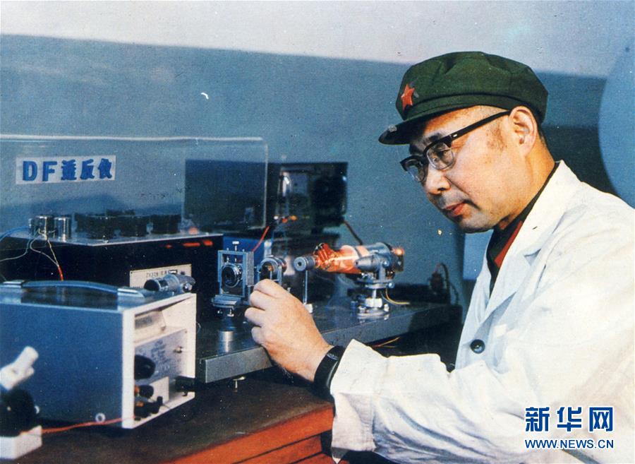 （愛(ài)國(guó)情 奮斗者·圖文互動(dòng)）（2）永不停轉(zhuǎn)的“陀螺”——追記中國(guó)工程院院士、國(guó)防科技大學(xué)教授高伯龍