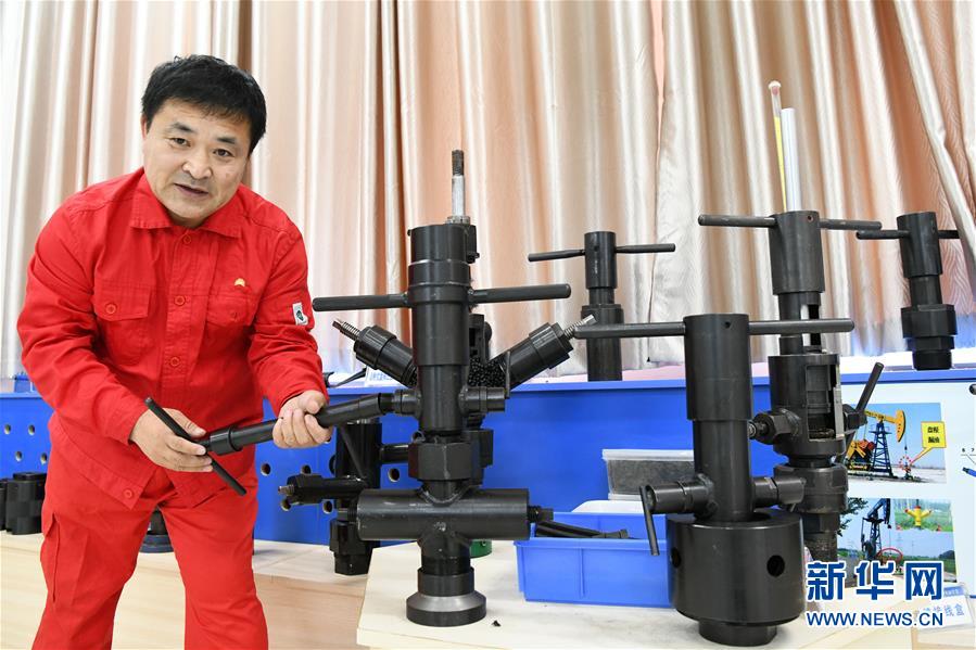 (圖文互動)(1)當好標桿旗幟 建設百年油田——寫在大慶油田發(fā)現(xiàn)60周年之際