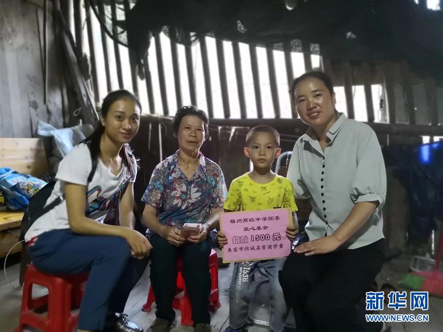 (圖文互動(dòng))(3)“擔(dān)起山里娃沉甸甸的夢(mèng)想”——記廣西大石山區(qū)小學(xué)教師蒙曉梅