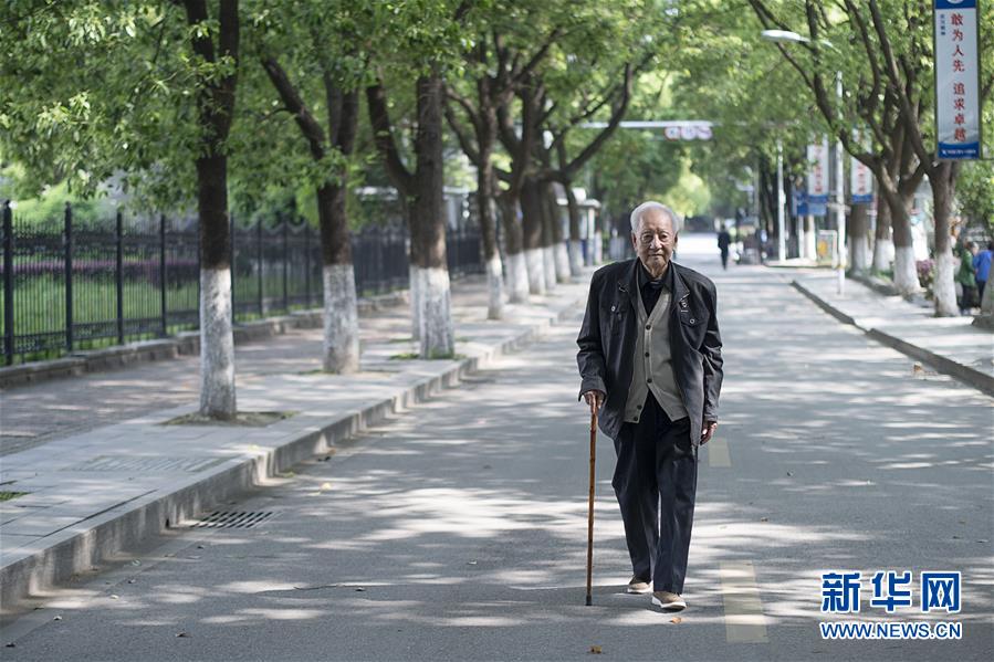 （今日關(guān)注·科技獎(jiǎng)勵(lì)大會(huì)·圖文互動(dòng)）（4）此生屬于祖國(guó)，此生無(wú)怨無(wú)悔——隱身30年的中國(guó)核潛艇先驅(qū)黃旭華