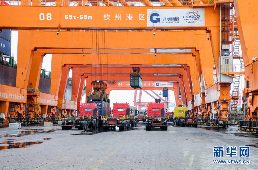 （圖文互動）（4）抓好防疫保暢，還管司機吃飯&mdash;&mdash;廣西欽州保稅港區(qū)服務企業(yè)復工見聞