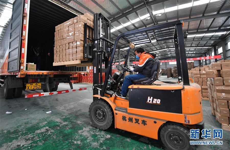 （聚焦疫情防控&middot;圖文互動(dòng)）（6）&ldquo;一輛輛車出發(fā)，春暖花開的日子就不遠(yuǎn)了&rdquo;&mdash;&mdash;西北電商大縣陜西省武功縣復(fù)工見聞